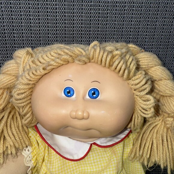 Vintage Cabbage Patch Kids Girl Doll Blond Hair Blue Eyes Coleco 1982 - Picture 2 of 10